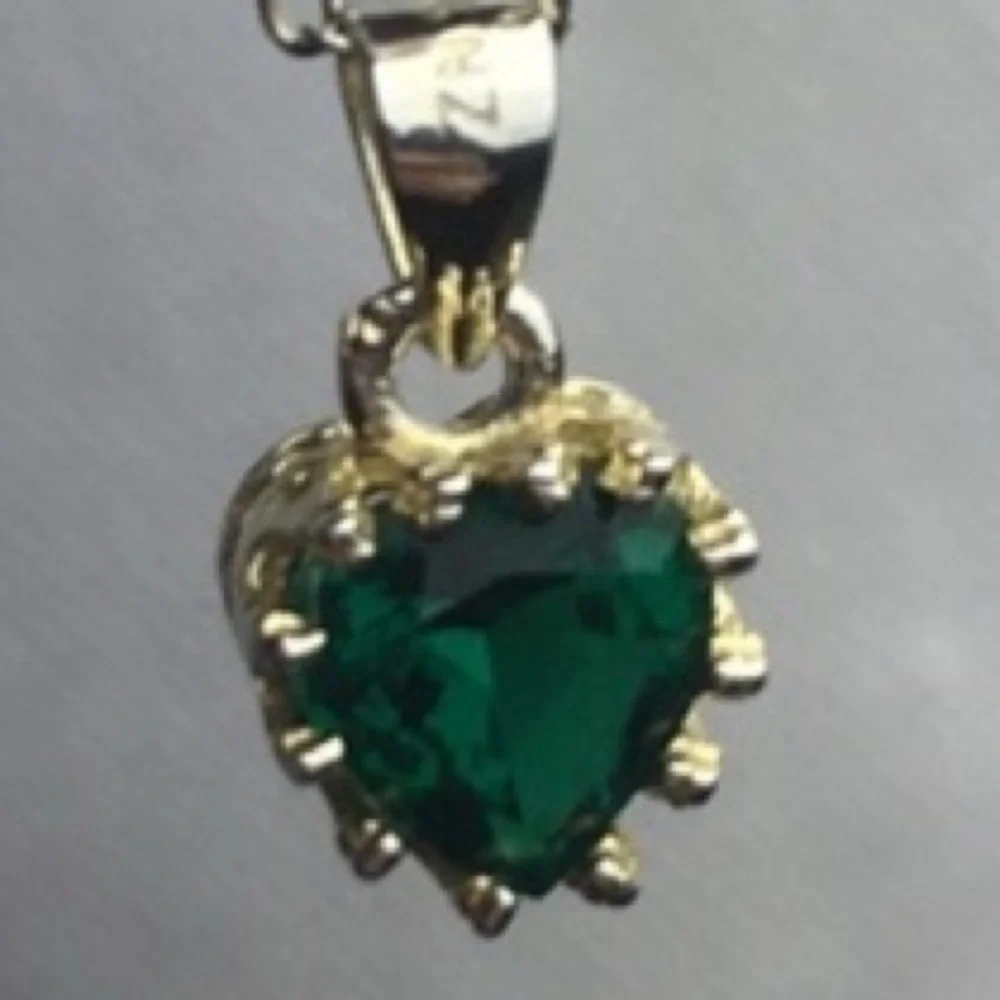TIARA Emerald 💚 Heart Pendant Birthstone: MAY - Picture 3 of 6